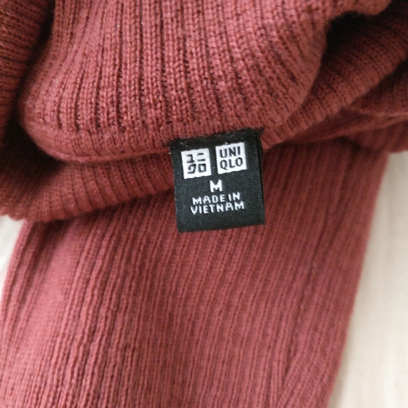 NWOT Uniqlo 100% Merino Wool Ribbed Turtleneck Sweater Size M - Picture 9 of 14